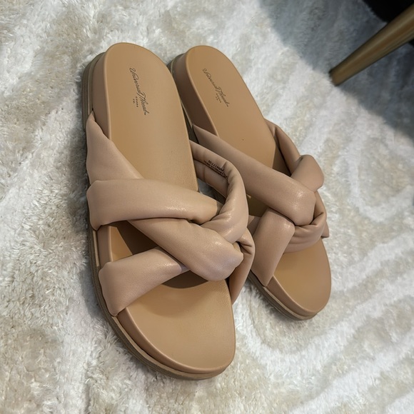 Women’s Padded Slide Sandals - Picture 2 of 3